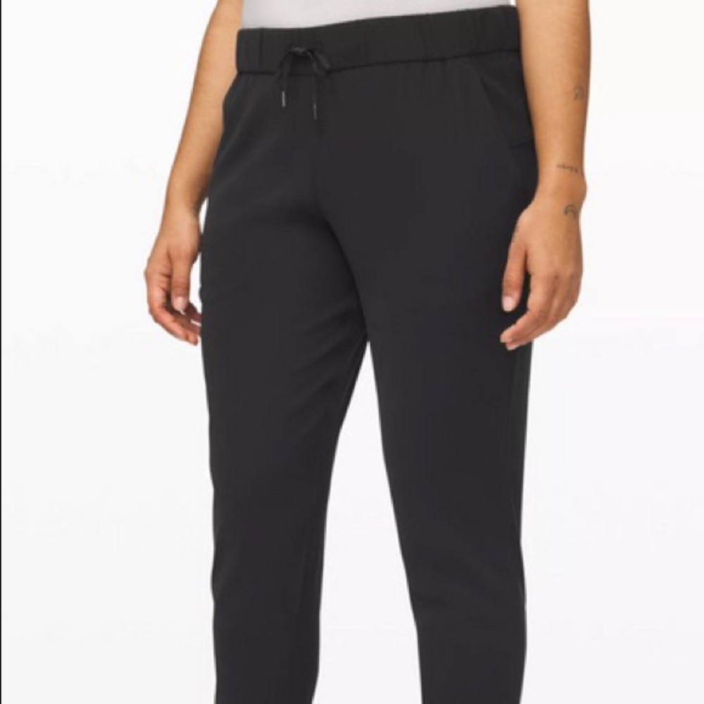 lululemon black on the fly joggers